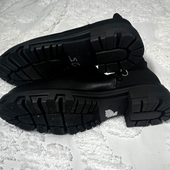 NWT Unisa Chelsea Boot Size 11 - Picture 4 of 5